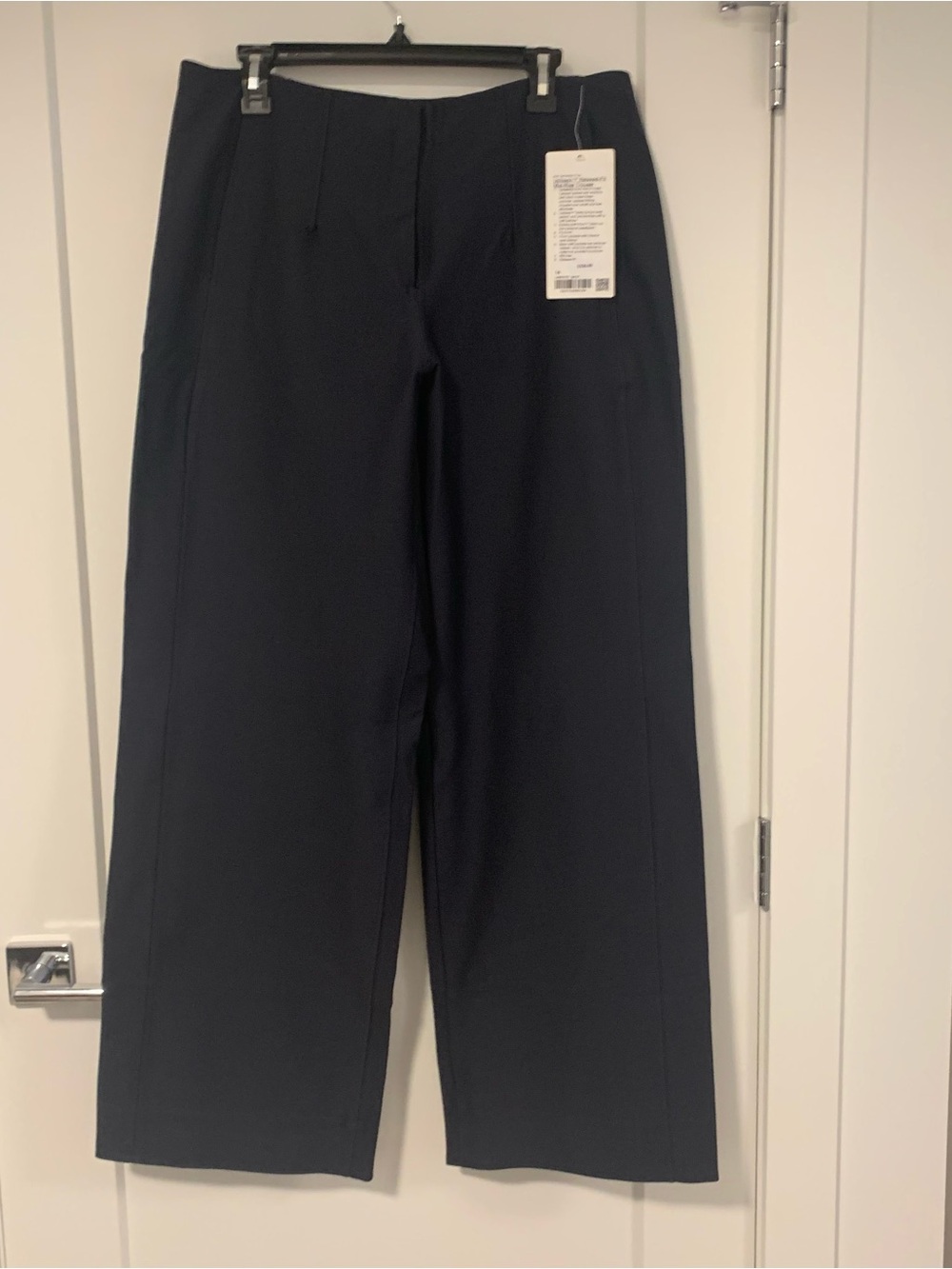 Lululemon Women’s Relaxed Fit Mid Rise Trouser-size 14
